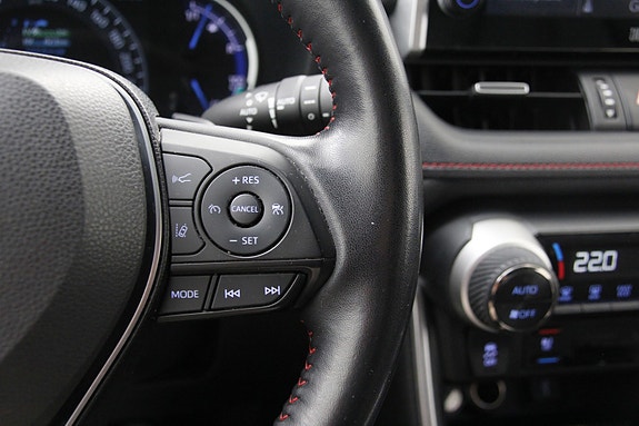 Toyota RAV4 Plug-in Hybrid 16 of 26