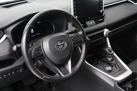 Toyota RAV4 Plug-in Hybrid 17 of 26