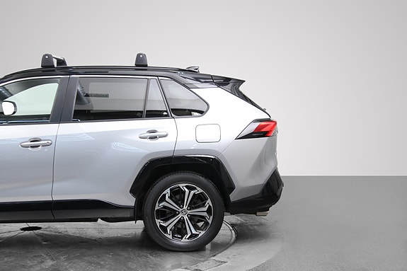 Toyota RAV4 Plug-in Hybrid 10 of 26