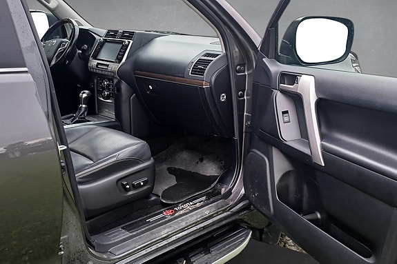Toyota Land Cruiser 13 of 20