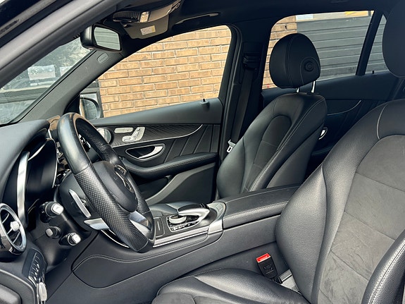 Mercedes-Benz GLC350 e 13 of 30