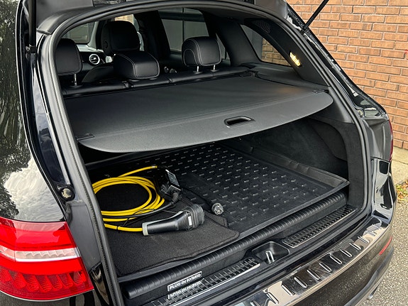 Mercedes-Benz GLC350 e 28 of 30