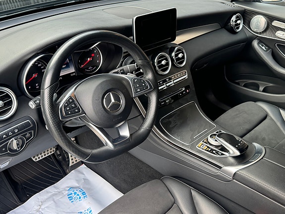 Mercedes-Benz GLC350 e 14 of 30