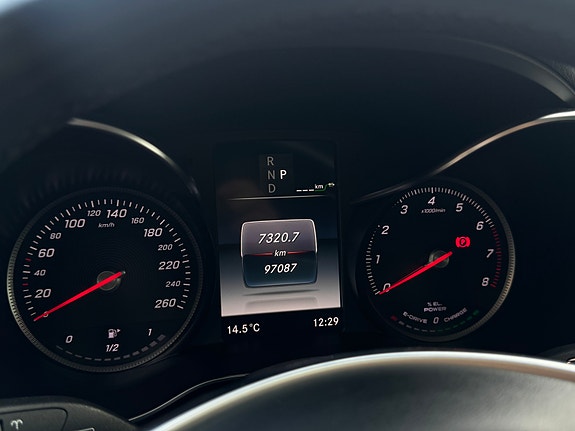 Mercedes-Benz GLC350 e 24 of 30