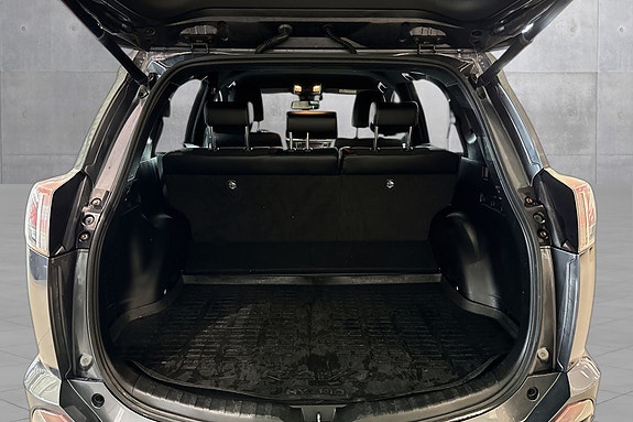 Toyota RAV4 18 of 18
