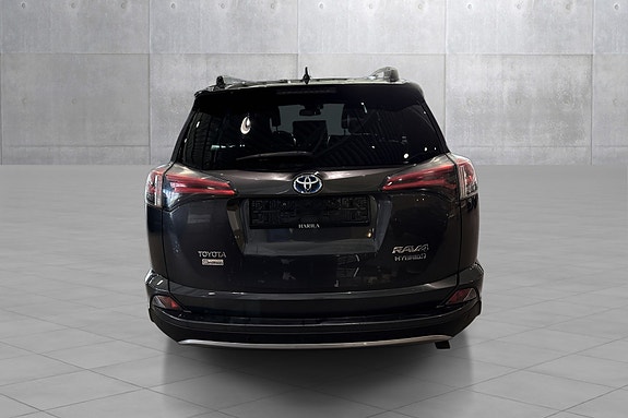 Toyota RAV4 4 of 18