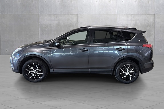 Toyota RAV4 2 of 18