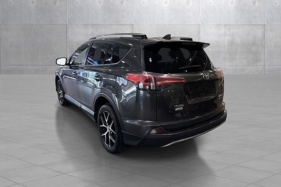 Toyota RAV4 3 of 18