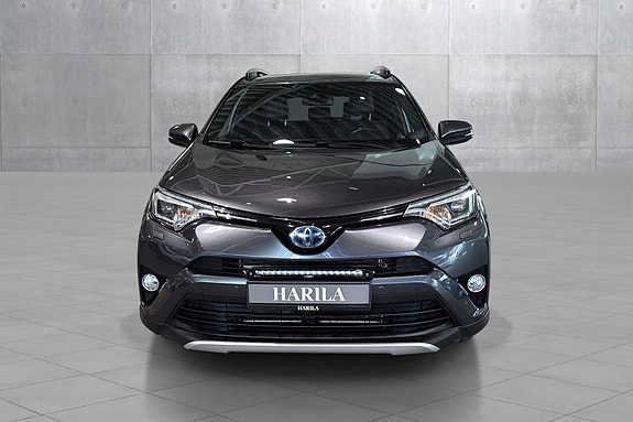 Toyota RAV4 8 of 18