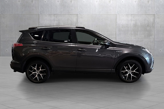 Toyota RAV4 6 of 18
