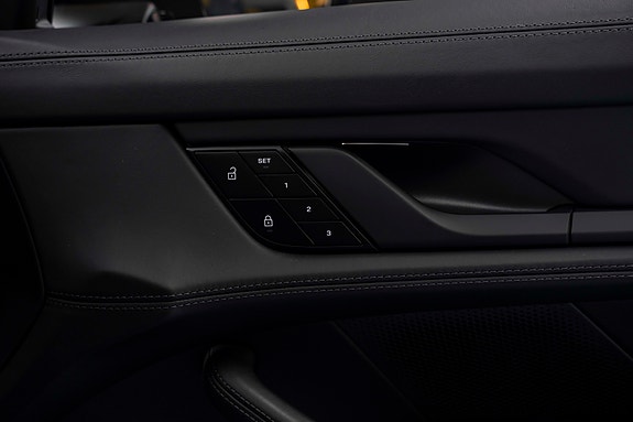 Porsche Taycan Turbo 22 of 30