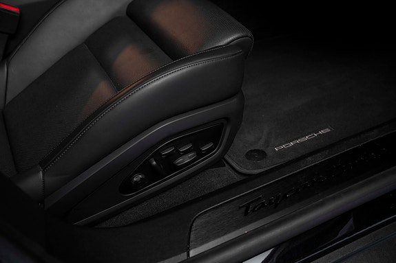 Porsche Taycan Turbo 17 of 30