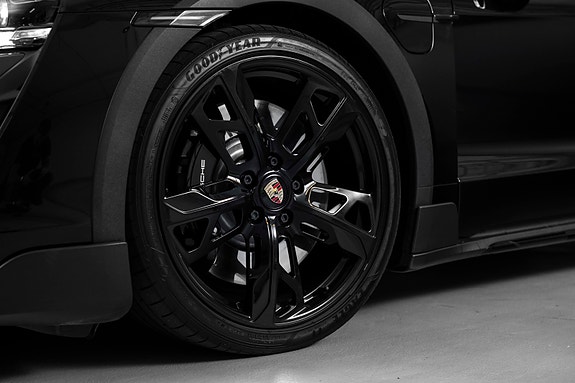 Porsche Taycan Turbo 9 of 30