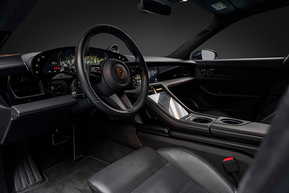 Porsche Taycan Turbo 19 of 30