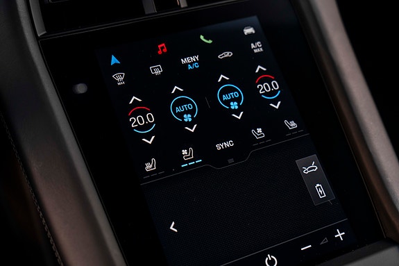 Porsche Taycan Turbo 28 of 30