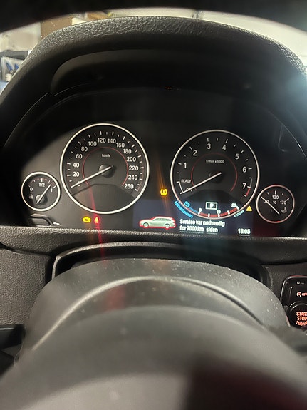 BMW 320i 13 of 24