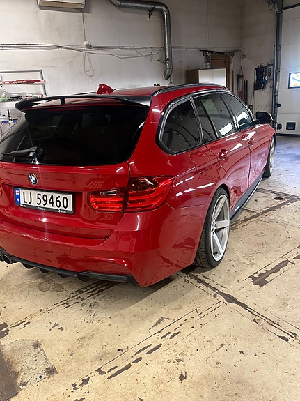 BMW 320i 4 of 24