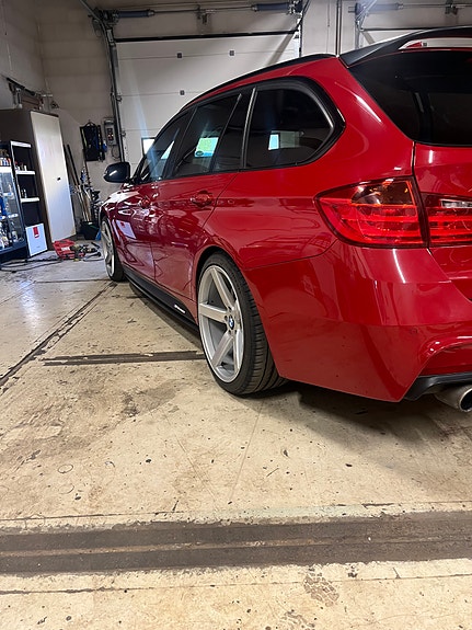 BMW 320i 24 of 24