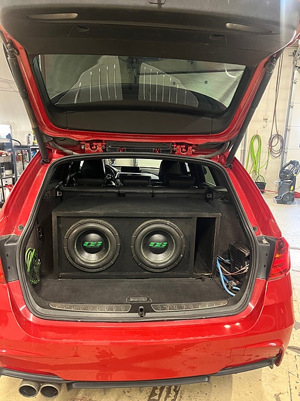 BMW 320i 22 of 24