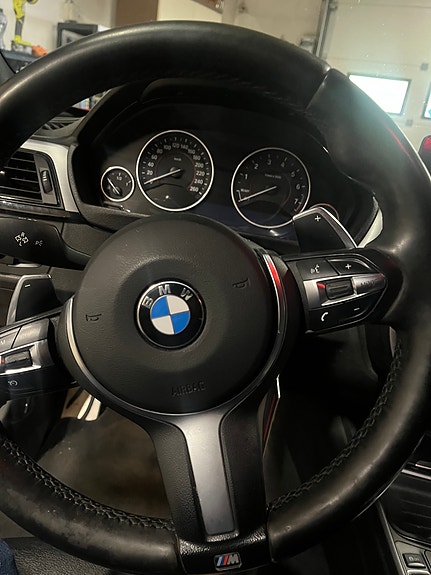 BMW 320i 12 of 24