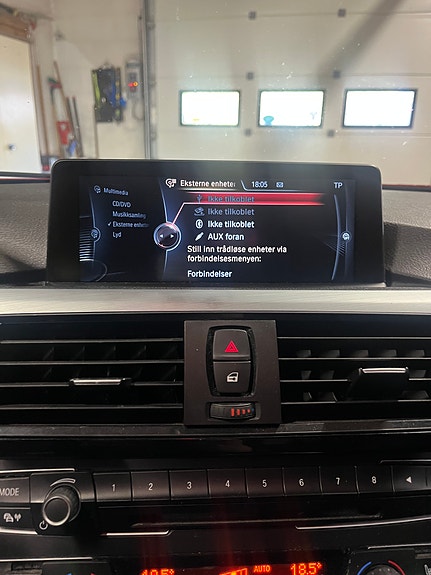 BMW 320i 17 of 24