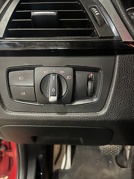 BMW 320i 19 of 24
