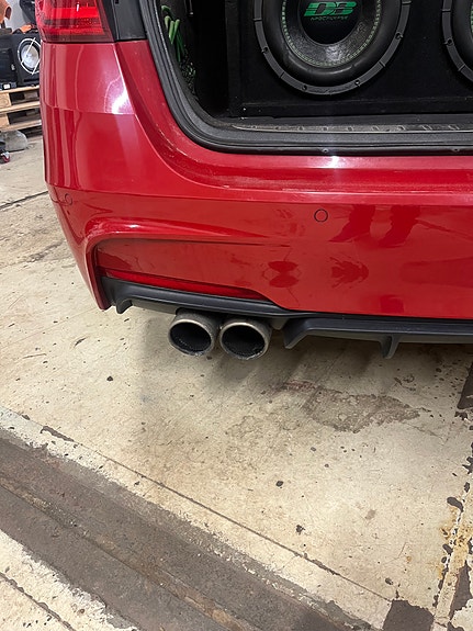 BMW 320i 21 of 24