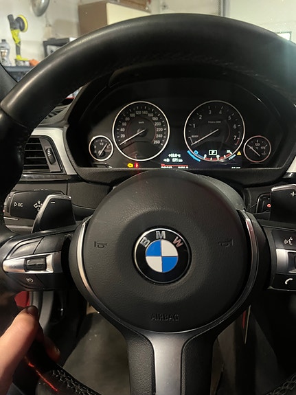 BMW 320i 18 of 24