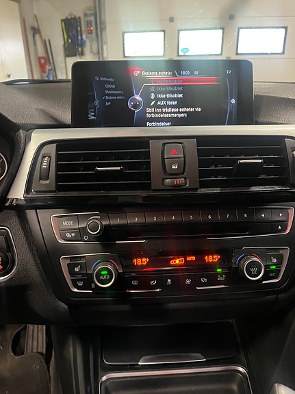 BMW 320i 15 of 24