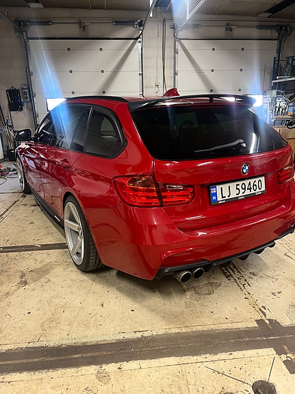 BMW 320i 3 of 24