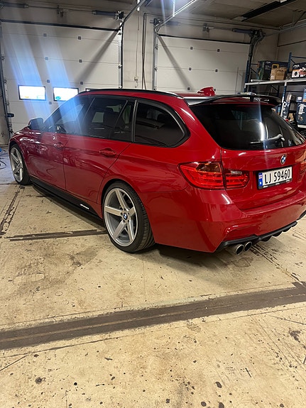 BMW 320i 7 of 24