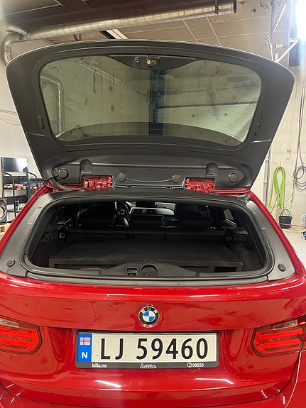 BMW 320i 23 of 24