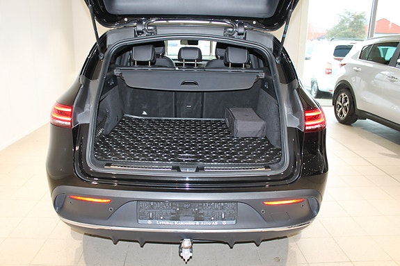Mercedes-Benz EQC400 17 of 23