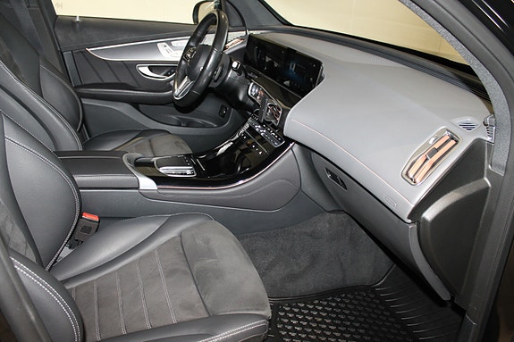 Mercedes-Benz EQC400 22 of 23