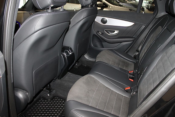 Mercedes-Benz EQC400 14 of 23