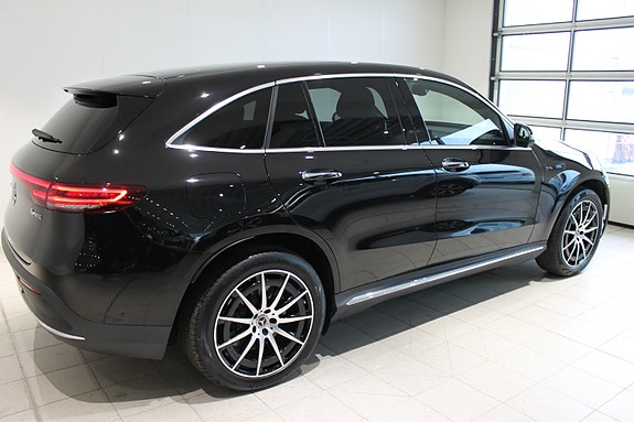 Mercedes-Benz EQC400 21 of 23