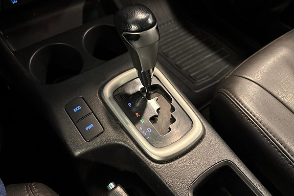 Toyota HiLux 14 of 26