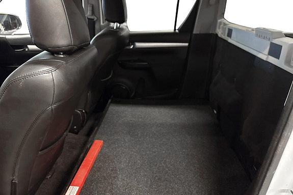 Toyota HiLux 7 of 26