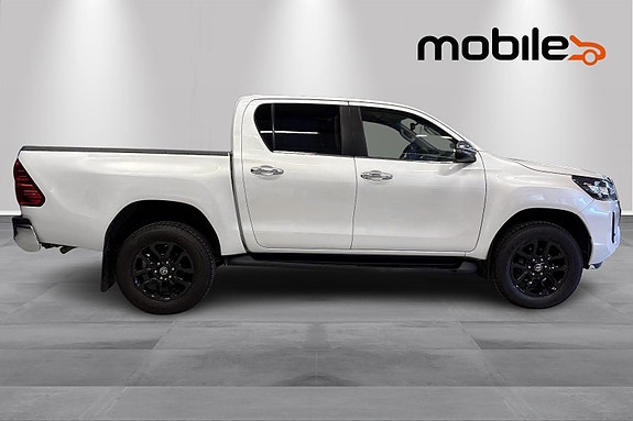 Toyota HiLux 2 of 26