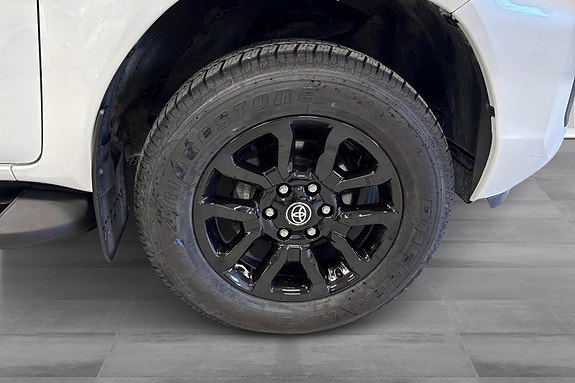 Toyota HiLux 24 of 26