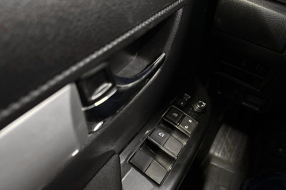 Toyota HiLux 17 of 26