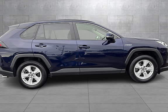 Toyota RAV4 6 of 22