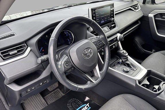 Toyota RAV4 10 of 22