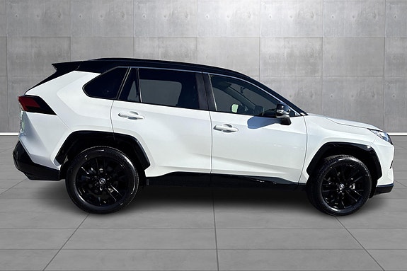 Toyota RAV4 6 of 19
