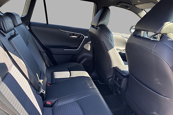 Toyota RAV4 16 of 19