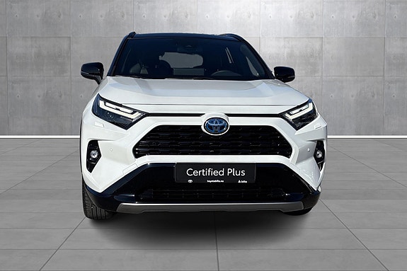 Toyota RAV4 8 of 19