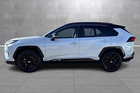 Toyota RAV4 2 of 19