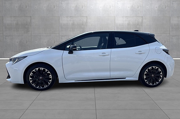 Toyota Corolla 2 of 19