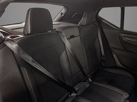 Volvo XC40 27 of 30