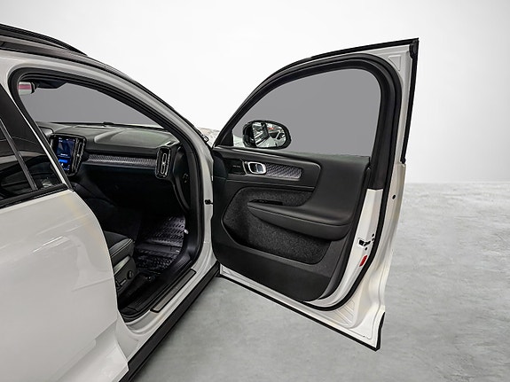Volvo XC40 19 of 30